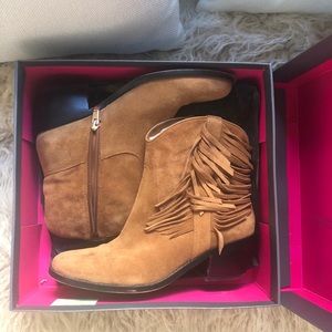 Vince Camuto Suede boots